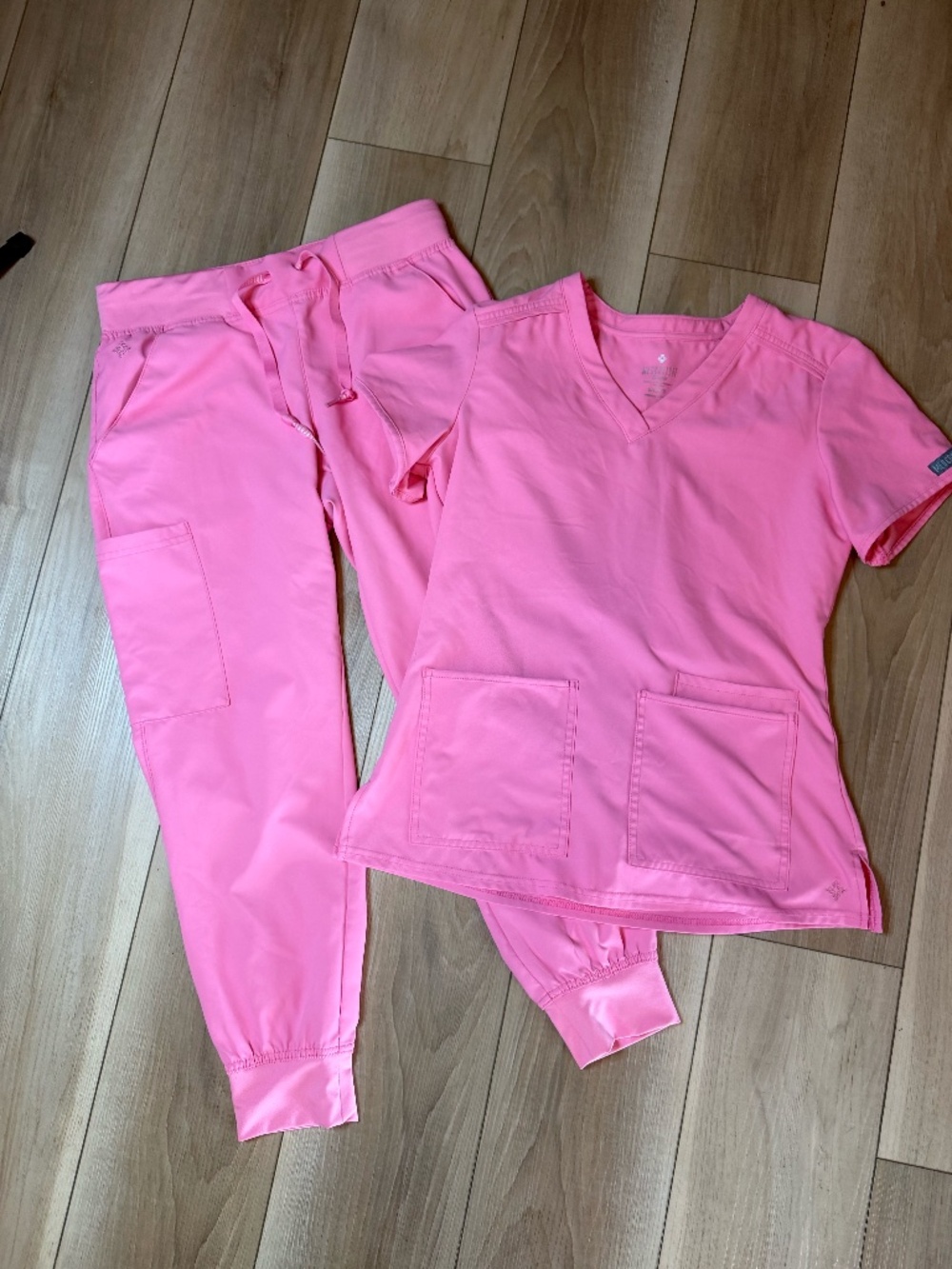 💖 Med Couture Pink Scrub Set 💖